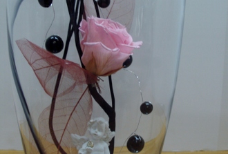 7-  ange avec rose rose vase transparent