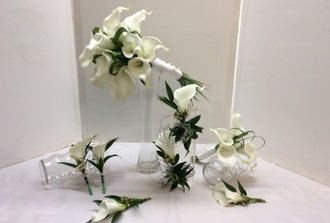  bouquet pour la mariée et sa fille d'honneur en lys calla,boutonnière ,corsage 