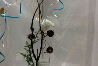17- rustique , 2 roses blanches avec bouleau,