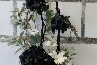 vase chrome,hydrangé noir,orchidée, salix noir