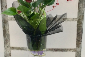 4- anthurium,vase trompette,papillon,roche décorative